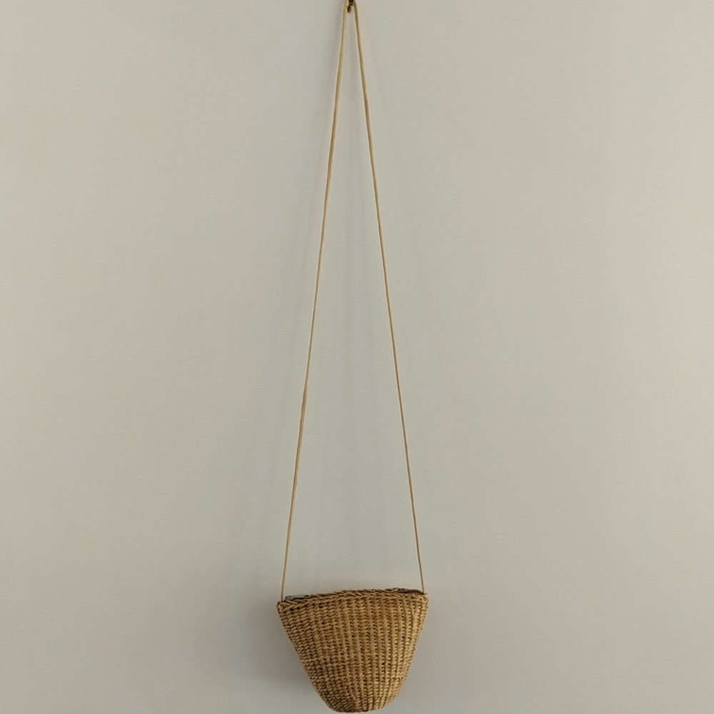 Woven sttaw crossbody bag